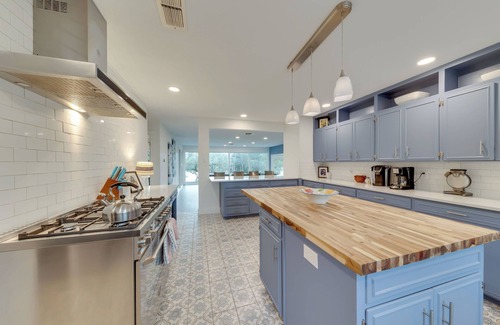 Kingsland House | Beach House 2 on Lake LBJ - Sleeps 24