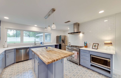 Kingsland House | Beach House 2 on Lake LBJ - Sleeps 24