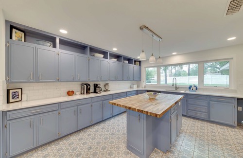 Kingsland House | Beach House 2 on Lake LBJ - Sleeps 24