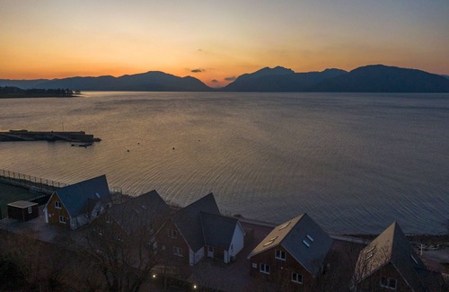 Kentallen Cottage | Beach House 3 with Hot Tub - sleeps 9 guests in 4 bedrooms