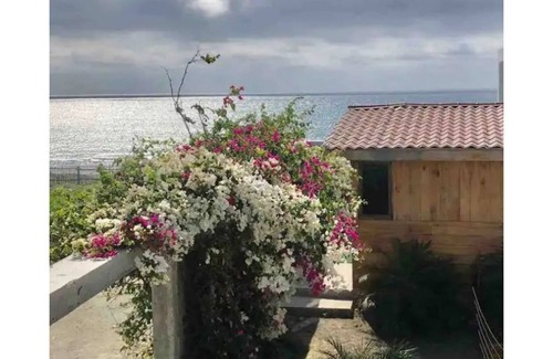 Manta Cottage | Beach house and swimming pool near Manta