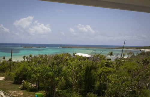 Clarence Town House | Beach House At Dean's Blue Hole - Walking Distance To The Blue Hole!