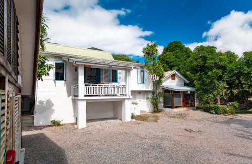Mare Anglaise Bed & Breakfast | Beach House Beau Vallon