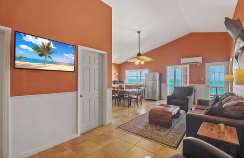 Great Exuma House | BEACH HOUSE! Best location-TAR BAY! Wraparound porch + hammocks!