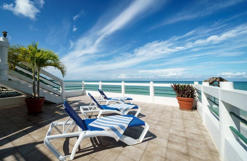 Negril Condo | Beach House Condos: Beachfront Ocean House - 7mile Beach Jamaica