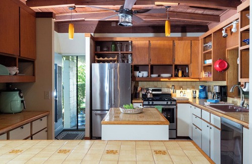 Kahului House | Beach House! Great for Wind-sports on Maui's North-shore close to Kahului & Paia