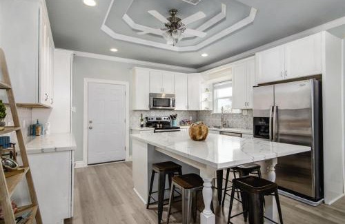 Port Bolivar House | Beach House King Bed, Fire Pit & Outdoor Games
