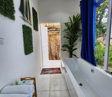 RioNuoya Villa | Beach house minutes from Ochi Rios and Ian Fleming airport