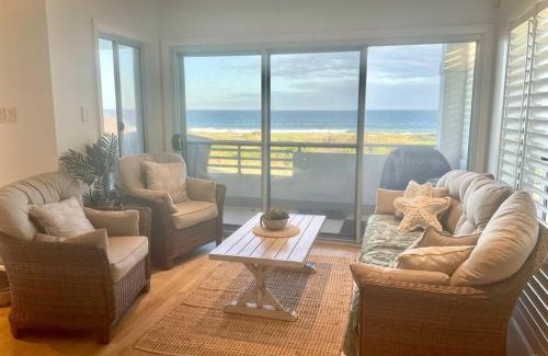 Stockton House | Beach House on Stockton Beach, Newcastle