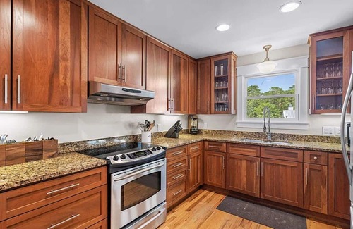 Seagrove Beach House | Beach House - Short Walk to Seaside & Beach! - Sleeps 10 Comfortably