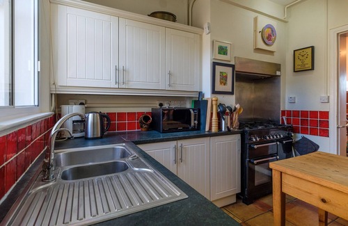 Aldeburgh Cottage | Beach House - sleeps 8 guests in 4 bedrooms