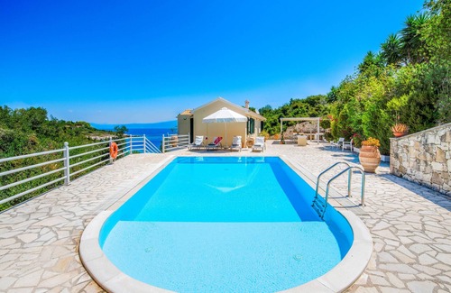 Katsimatika Villa | Beach House Sophia Paxos: Private Pool, Views, WiFi, Aircon