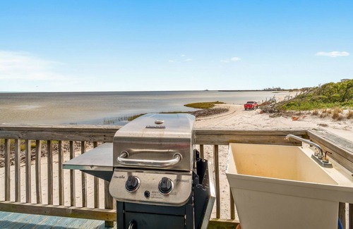 Cedar Island House | BEACH HOUSE -- Tranquilly - Privacy in a Round House!