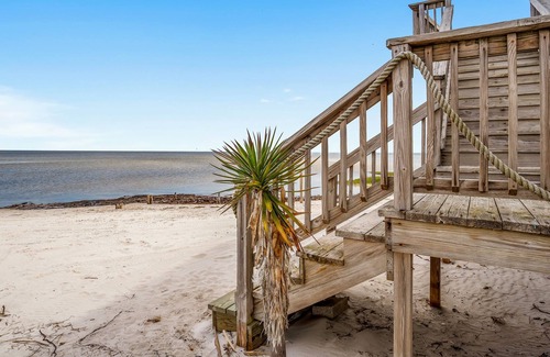 Cedar Island House | BEACH HOUSE -- Tranquilly - Privacy in a Round House!