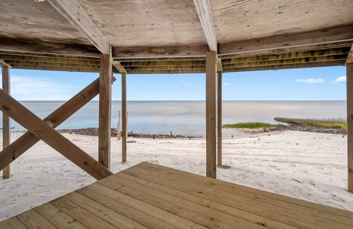 Cedar Island House | BEACH HOUSE -- Tranquilly - Privacy in a Round House!