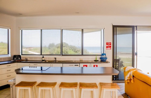 Anna Bay House | Beach House with beautiful Ocean Views and Amazing Sunsets!