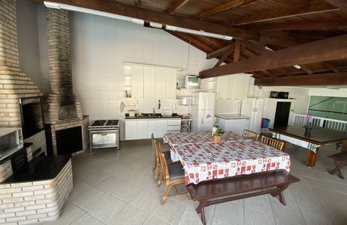Boraceia House | Beach house with large pisicina, tennis court, squash and with 9 rooms.