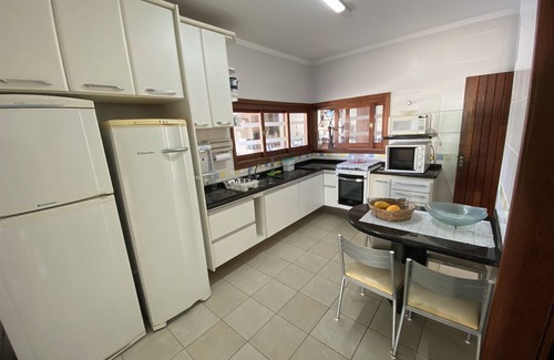 Boraceia House | Beach house with large pisicina, tennis court, squash and with 9 rooms.