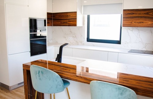 Esmoriz House | Beach house with heated pool!