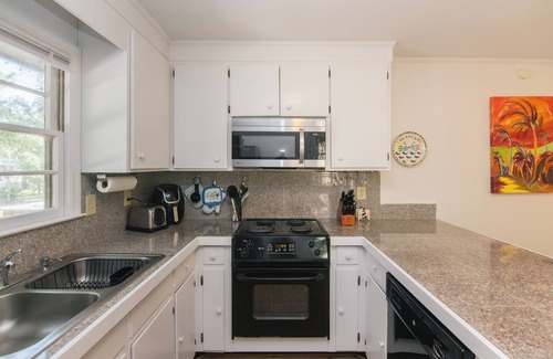 Edisto Island House | Beach Hut Cottage | Pet-Friendly 3BR Edisto Beach Vacation Rental | Easy Walk to the Beach