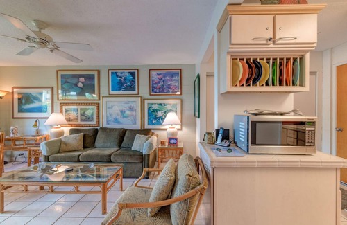 Maalaea Condo | Beach-level retreat with stunning Maalaea views