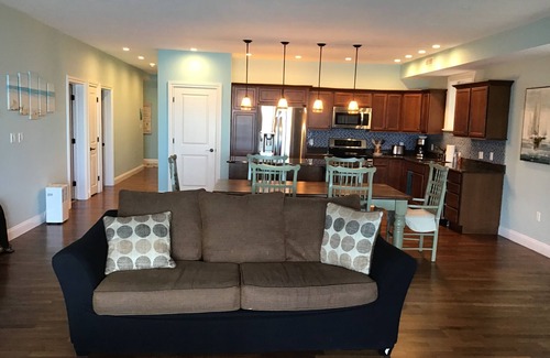 Geneva-on-the-Lake Condo | BEACH LEVEL LAKE FRONT CONDO L02-5 Queen beds. Perfect for families with kids