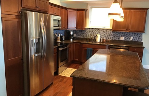 Geneva-on-the-Lake Condo | BEACH LEVEL LAKE FRONT CONDO L02-5 Queen beds. Perfect for families with kids