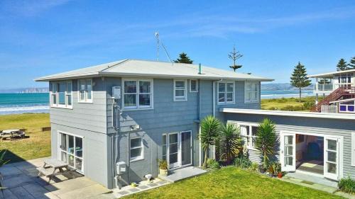 Gisborne House | Beach life - Easy going