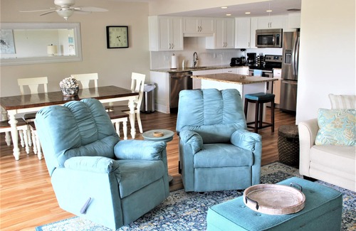 Indian Shores Condo | Beach Life Retreat in Indian Shores, FL - Holiday Villas II, Unit 207