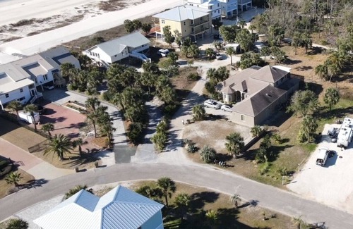 Port St. Joe House | Beach Life RV . Come relax and play on the beaches of south Cape San Blas!