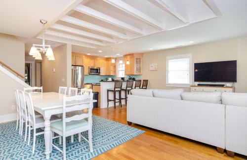 South End House | Beach Living by Bryant Real Estate