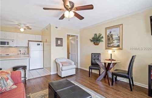 North Forest Beach Apartment | Beach location in the center of it all!