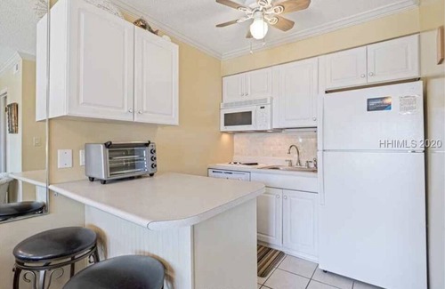 North Forest Beach Apartment | Beach location in the center of it all!