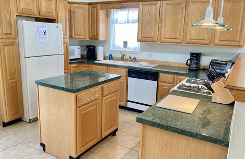 Slaughter Beach House | Beach Lodge: 3 Bedroom - Pet Friendly - Game Room - Great for Multi Families