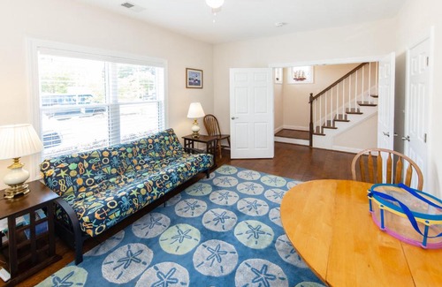 Northeast Virginia Beach House | Beach Music - North End VB