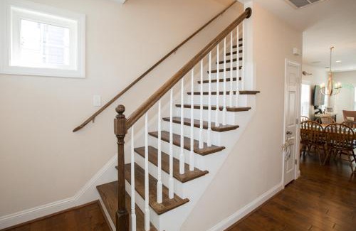 Northeast Virginia Beach House | Beach Music - North End VB