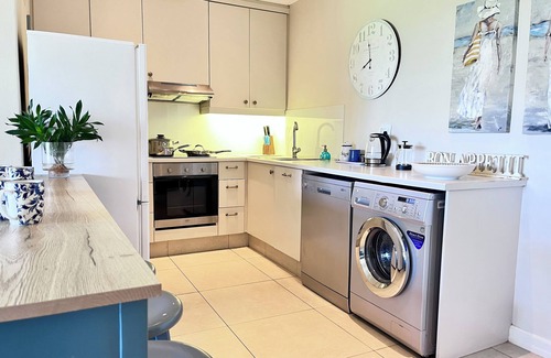 Selection Beach Cottage | Beach Music, Umdloti Beach, sea views. Airport 9.2km. Newly decorated. 5 Star