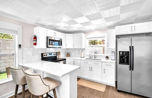 Indian Rocks Beach House | Beach Nook: Hot Tub, Pet Friendly, & Ocean Vibes!
