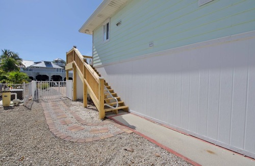 Fort Myers Beach House | Beach Nuts Pier Area Pool Home Bring your furbaby