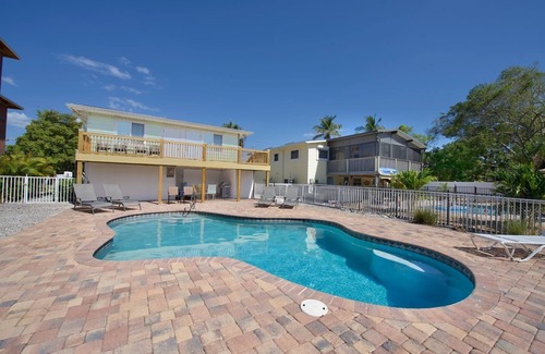 Fort Myers Beach House | Beach Nuts Pier Area Pool Home Bring your furbaby