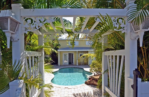 Bradenton Beach Condo | Beach Oasis W/ Heated Pool, Just a Couple Blocks from Popular Bridge Street