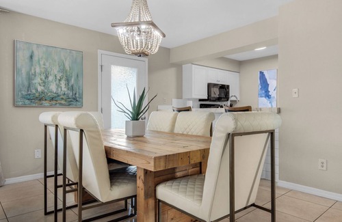 Navarre Beach Condo | Beach on a Budget | 💰 Affordable Pet-Friendly Condo + Steps to Beach 🐾