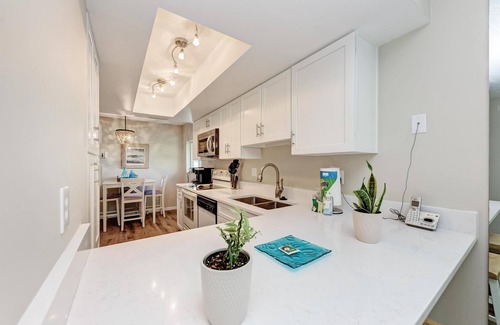 Bradenton Beach Condo | Beach Palms 8B-Beach 1 Minute Walk, Heated Pool, Free Wi-Fi-Dock-Private Balcony