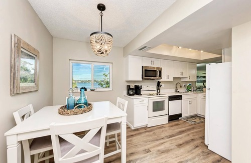 Bradenton Beach Condo | Beach Palms 8B-Beach 1 Minute Walk, Heated Pool, Free Wi-Fi-Dock-Private Balcony