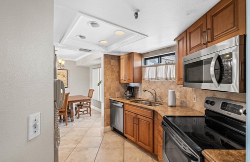 St. Pete Beach Condo | Beach Paradise | Ocean Views + Pool + Parking
