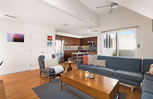 South Mission Beach House | Beach Paradise - Steps to Sand, Roof Deck with Stunning Ocean Views! Bikes, AC