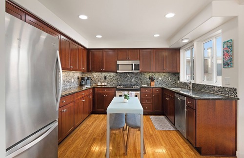 South Mission Beach House | Beach Paradise - Steps to Sand, Roof Deck with Stunning Ocean Views! Bikes, AC