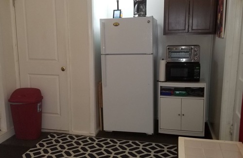 Folly Beach Apartment | Beach/Pier/Restaurants/Shopping/Outstanding Location.100yards to All! Parking