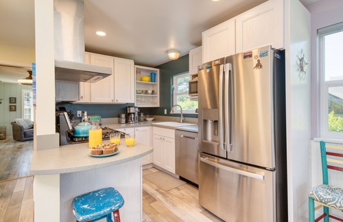 Arch Cape House | Beach Pines Bungalow by AvantStay | Cottage Steps to the Beach w/Private Yard