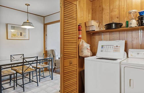 Chincoteague House | Beach Pines is a fabulous 3 Bedroom/2 Bath Vacation Home on Chincoteague Island.